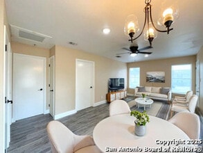 7571 Windsor Oaks in San Antonio, TX - Building Photo - Building Photo