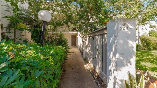 3240 S Semoran Blvd in Orlando, FL - Building Photo - Building Photo