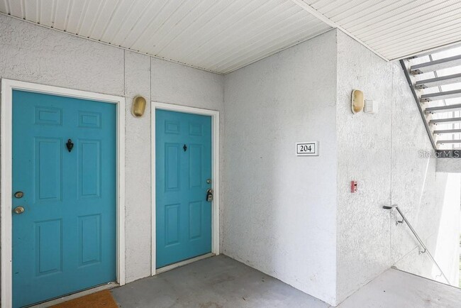 5605 Legacy Crescent Pl in Riverview, FL - Building Photo - Building Photo