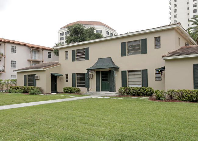 19-23 Santillane Ave in Coral Gables, FL - Building Photo - Building Photo