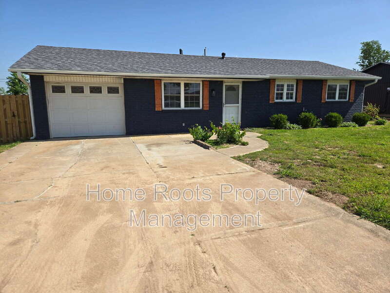 1309 W Beech Dr in Rogers, AR - Building Photo