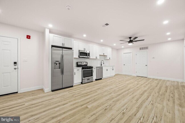 property at 437 W Girard Ave