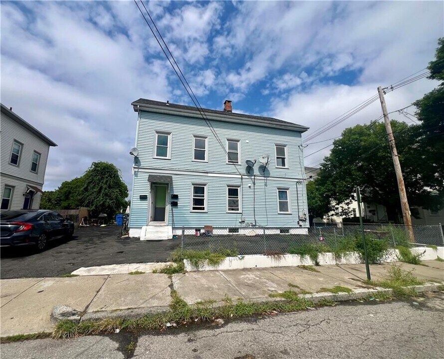 46 Lincoln Ave-Unit -2B in Cranston, RI - Building Photo