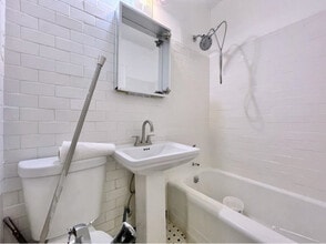 163 Glenwood Ave in Jersey City, NJ - Building Photo - Building Photo