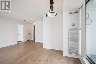 7 Bishop Ave in Toronto, ON - Building Photo - Building Photo