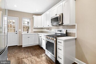 2050 Mountain St in Philadelphia, PA - Building Photo - Building Photo