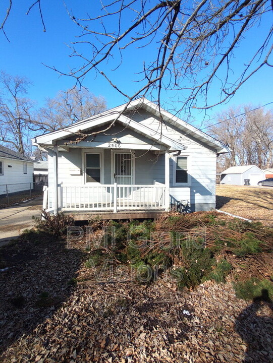 2506 E Division St in Decatur, IL - Building Photo