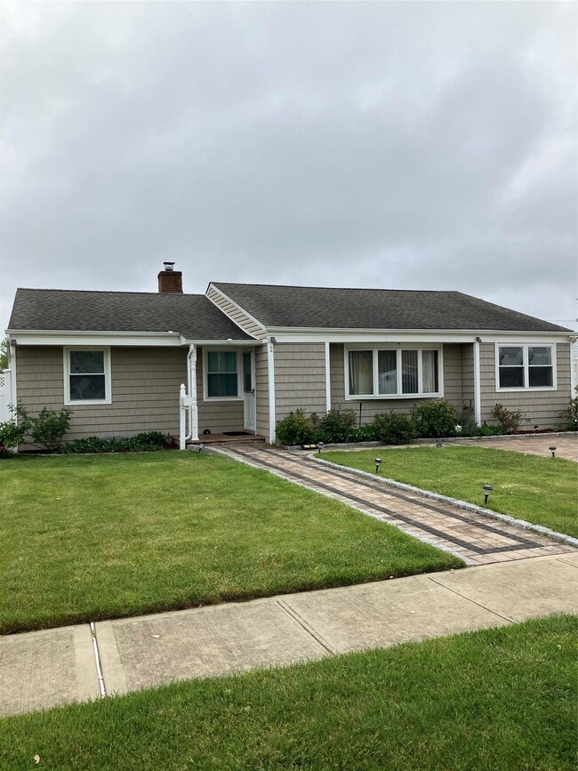 2 Queen St in Hicksville, NY - Building Photo - Building Photo