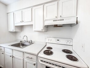 2001 Bryant Ave S in Minneapolis, MN - Building Photo - Interior Photo