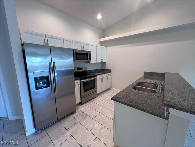 538 SE 6th Terrace in Cape Coral, FL - Building Photo - Building Photo