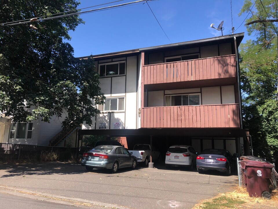 525 NE Kamiaken St, Unit D in Pullman, WA - Foto de edificio