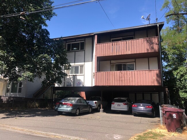 525 NE Kamiaken St, Unit D