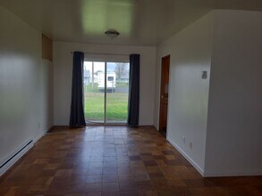 8912 Travis Dr-Unit -8912A Travis in Moses Lake, WA - Building Photo - Building Photo