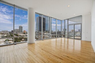 2727 Kirby Dr in Houston, TX - Foto de edificio - Building Photo