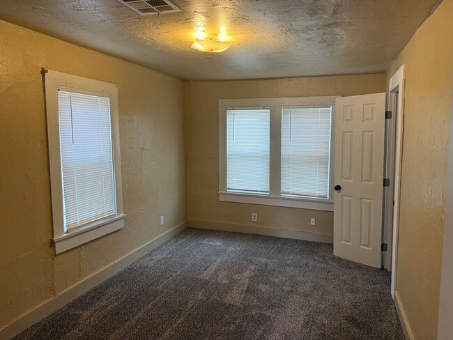 622 Dakota St in Norman, OK - Foto de edificio - Building Photo