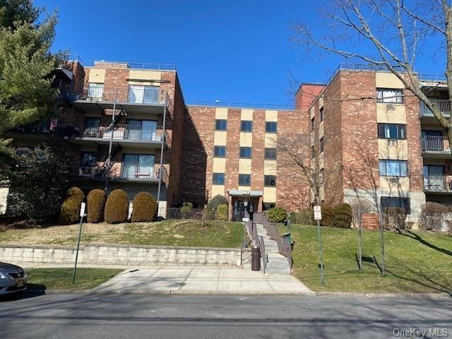 111 Dehaven Dr in Yonkers, NY - Building Photo