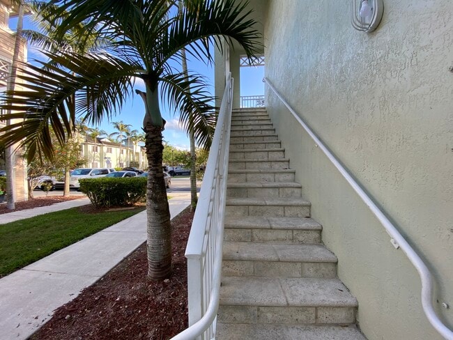 2641 NE 4th St, Unit 204 in Homestead, FL - Building Photo - Building Photo