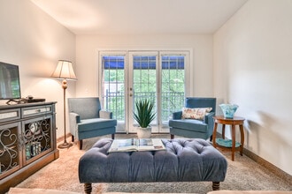 The Waterford in North Canton, OH - Foto de edificio - Interior Photo