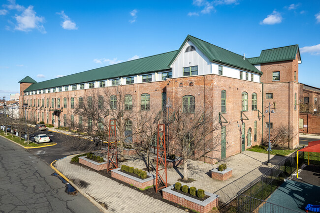 Pellettieri Homes 55+ in Trenton, NJ - Foto de edificio - Primary Photo