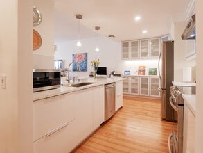 2276 S Beverly Glen Blvd, Unit 207 in Los Angeles, CA - Building Photo - Building Photo