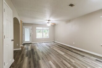 5049 Rifle Rd in Conroe, TX - Building Photo - Building Photo