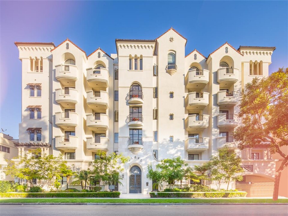 Luxe Villas in Los Angeles, CA - Foto de edificio