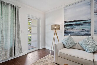 722 SW 25th Pl in Boynton Beach, FL - Foto de edificio - Building Photo