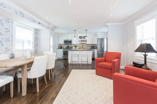 property at 622 E 2nd St