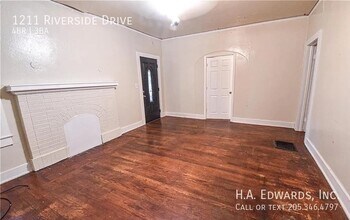 1211 Riverside Dr in Tuscaloosa, AL - Building Photo - Building Photo