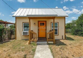 611 Rochambeau St in San Antonio, TX - Building Photo