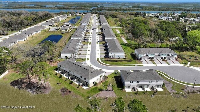 195 Riverfront Wy in Edgewater, FL - Building Photo - Building Photo