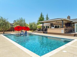 1051 Stonebridge Dr in Napa, CA - Building Photo - Building Photo