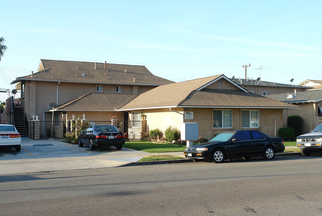 721 James St in Costa Mesa, CA - Building Photo