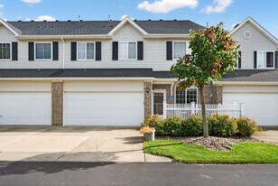 11492 Enclave Blvd in Fishers, IN - Building Photo