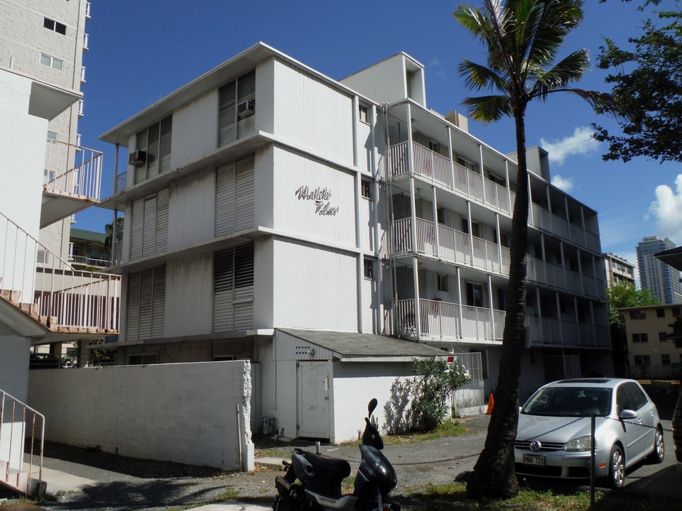 Waikiki Palms in Honolulu, HI - Building Photo