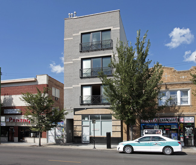 2046 W Devon Ave in Chicago, IL - Building Photo - Building Photo