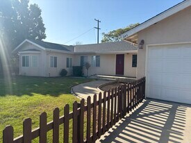 245 Shirley Ln in Santa Maria, CA - Building Photo