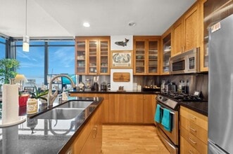 2716 Elliott Ave in Seattle, WA - Building Photo - Building Photo