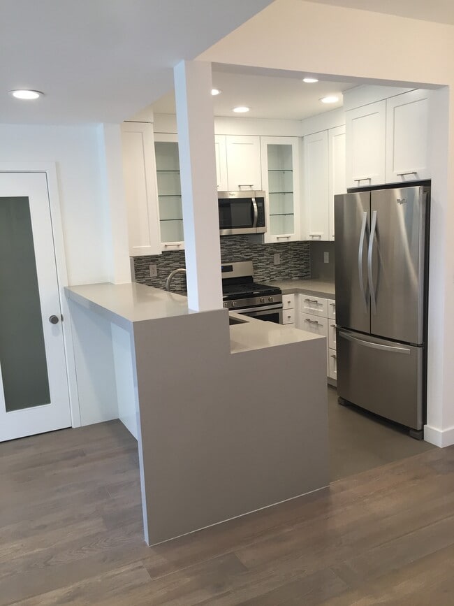 23621 Del Monte Dr, Unit 327 in Santa Clarita, CA - Building Photo - Building Photo