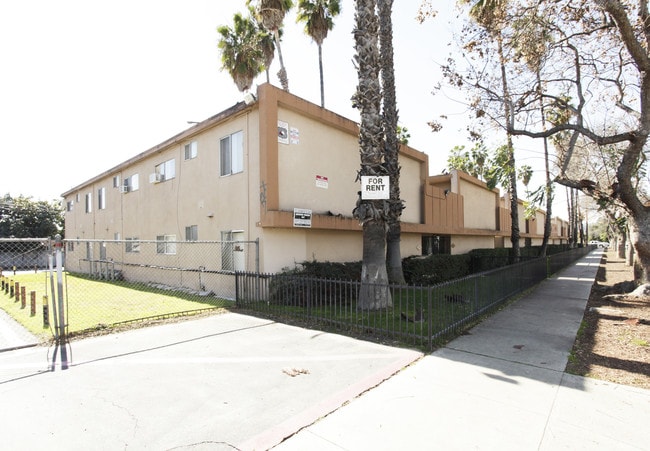 Sherry Laza in Pomona, CA - Foto de edificio - Building Photo