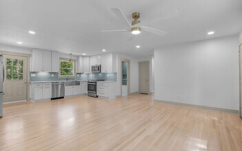 4812 Bromfield Ave in Virginia Beach, VA - Building Photo - Building Photo