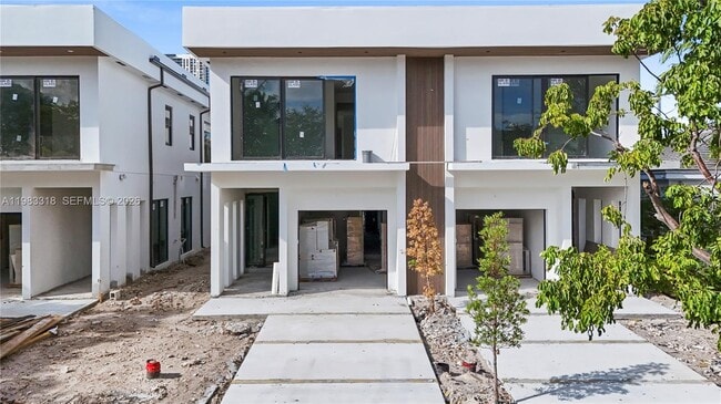 11 SE 12th Ave in Fort Lauderdale, FL - Building Photo - Building Photo