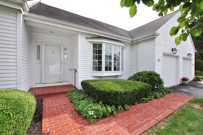 property at 8 Dickinson Ct