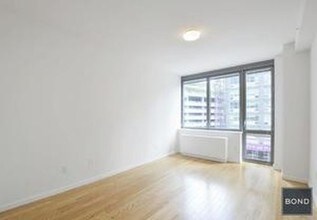 4615 Center Blvd-Unit -2504 in Queens, NY - Building Photo - Building Photo