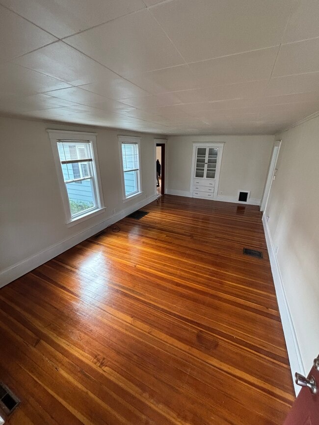 87 Highland Ave, Unit 1st floor in Westfield, MA - Building Photo - Building Photo