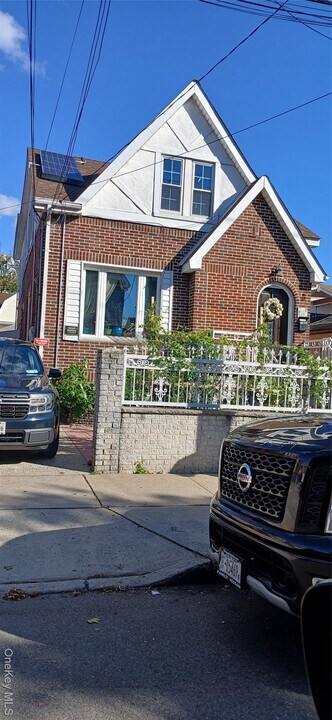 121-69 133rd St in Queens, NY - Building Photo