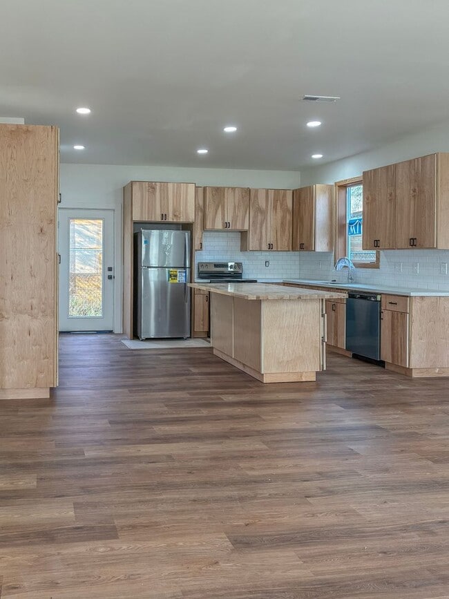 property at 7735 SE 77th Pl