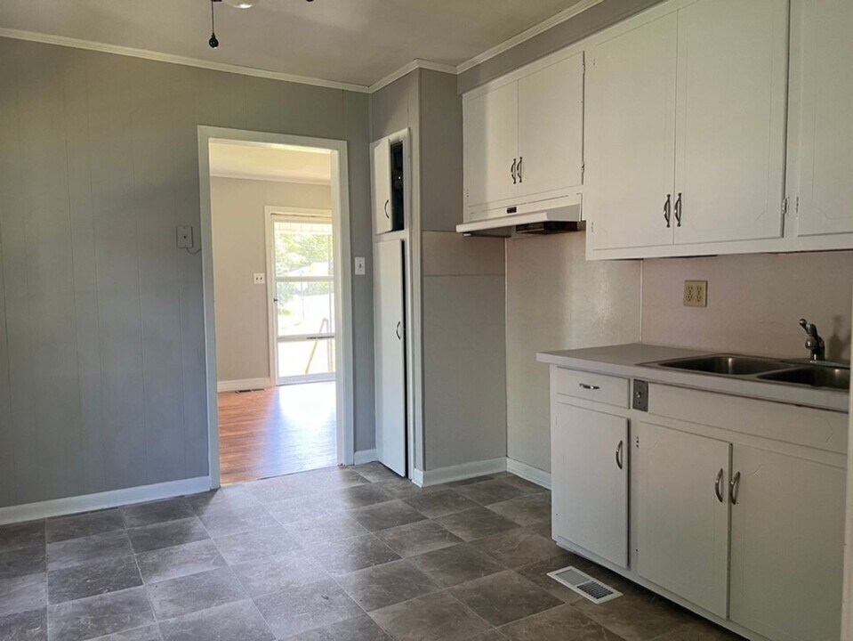 2304 Pine St in Arkadelphia, AR - Building Photo