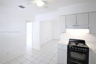 1570 NW 2nd St in Miami, FL - Building Photo - Building Photo