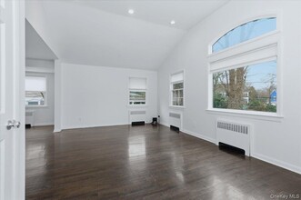 98 Nassau Rd in Huntington, NY - Building Photo - Building Photo